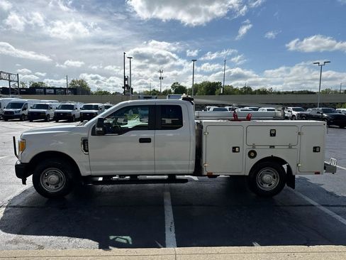 Used 2017 Ford F250 XL w/ Power Equipment Group RWD image 5