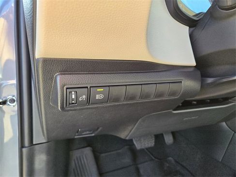 Used 2025 Toyota Corolla LE image 18