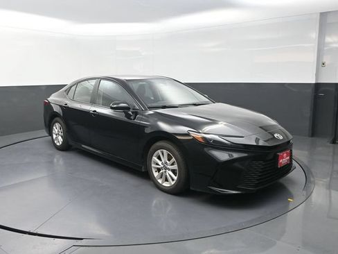 Used 2025 Toyota Camry LE FWD image 10