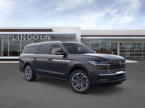 New 2026 Lincoln Navigator L Reserve AWD/4WD image 7