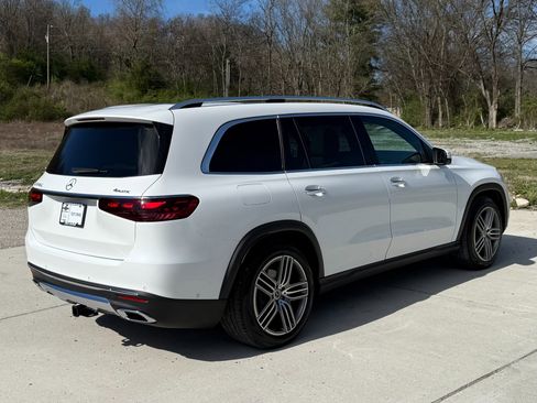 Used 2025 Mercedes-Benz GLS 450 4MATIC image 3