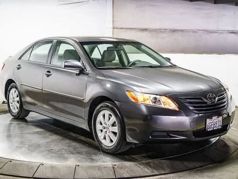 Used 2009 Toyota Camry LE image 3