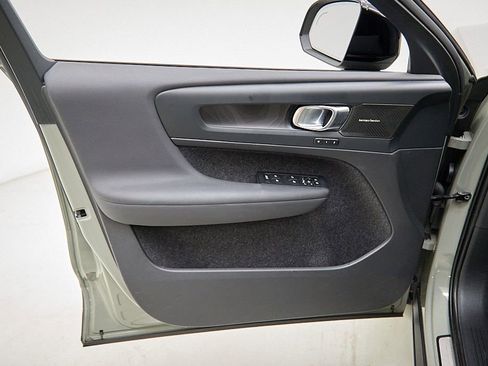 Certified 2023 Volvo XC40 Recharge Ultimate image 11