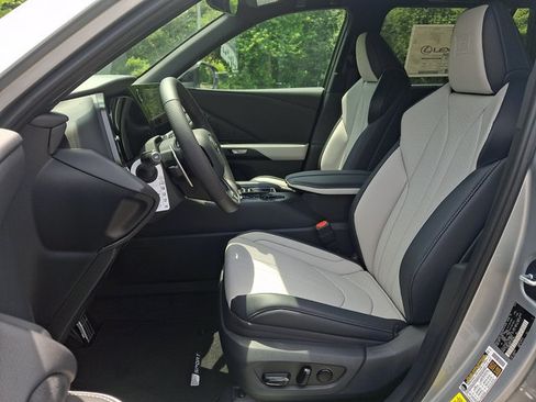 New 2026 Lexus TX 500h AWD image 9