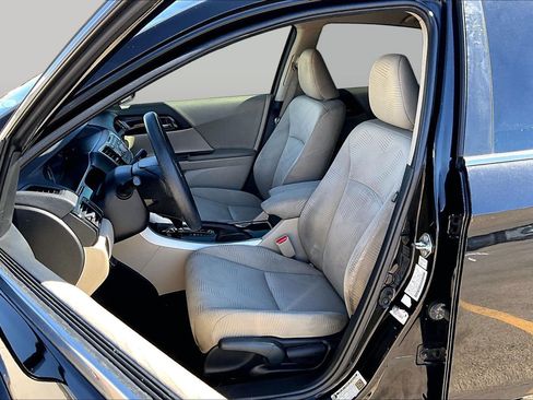 Used 2017 Honda Accord LX image 24