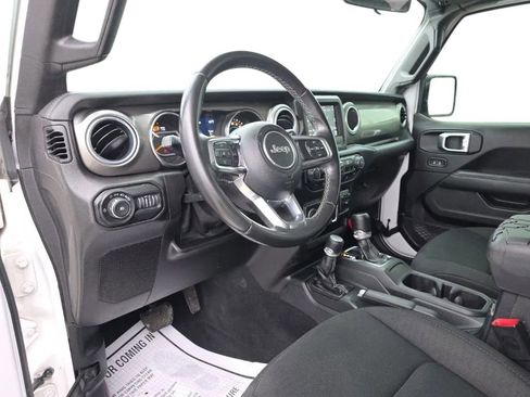 Used 2019 Jeep Wrangler Unlimited Sahara AWD/4WD image 13