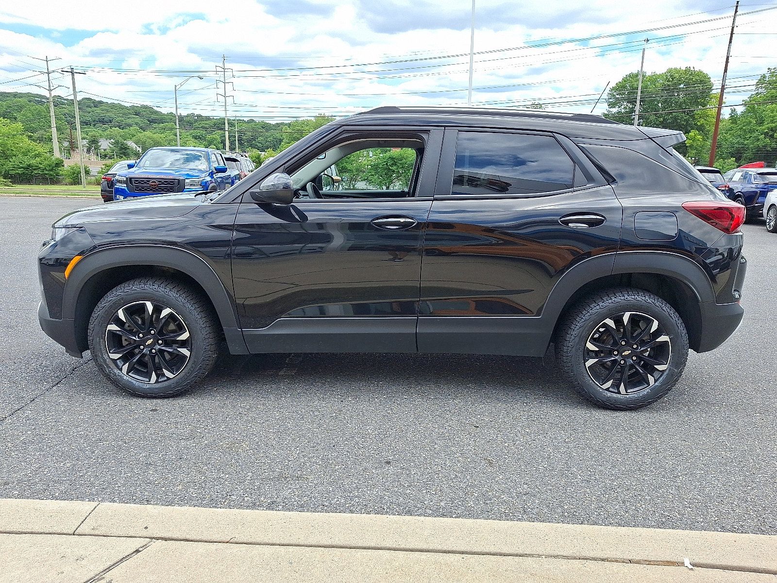 Certified 2023 Chevrolet TrailBlazer LT w/ Convenience Package AWD/4WD image 4