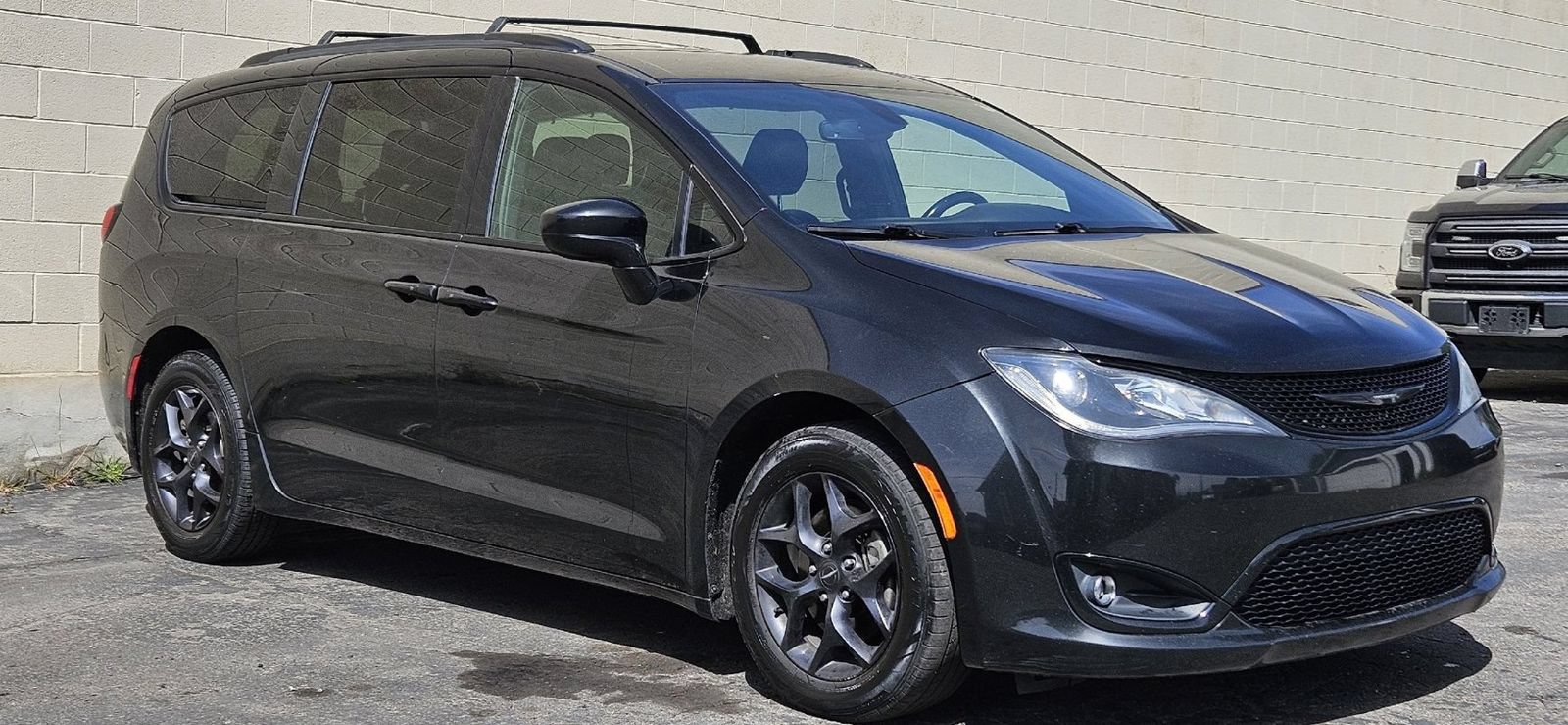 Used 2020 Chrysler Pacifica Touring-L Plus FWD image 7