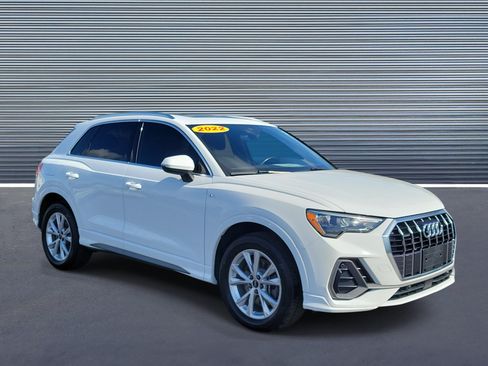Used 2022 Audi Q3 2.0T Premium w/ Convenience Package AWD/4WD image 2