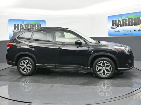Used 2023 Subaru Forester Premium AWD/4WD image 7
