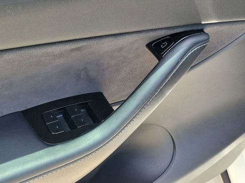 Used 2021 Tesla Model Y 2WD image 16