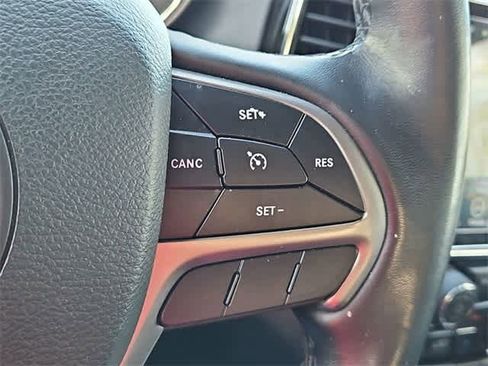 Used 2022 Jeep Grand Cherokee Limited image 26