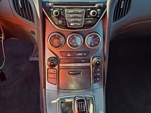 Used 2013 Hyundai Genesis 3.8 image 10