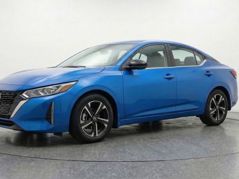 Used 2025 Nissan Sentra SV image 3