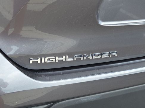 Certified 2024 Toyota Highlander XLE FWD image 34