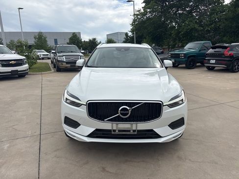Used 2021 Volvo XC60 T5 Momentum w/ Premium Package image 2