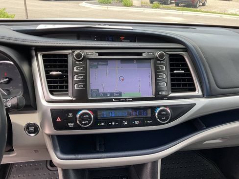 Used 2016 Toyota Highlander XLE AWD/4WD image 22