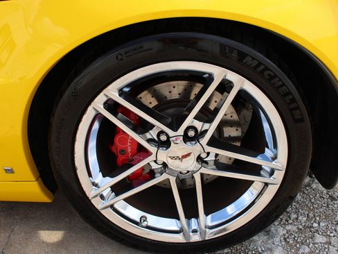 Used 2007 Chevrolet Corvette Z06 w/ Preferred Equipment Group RWD image 8