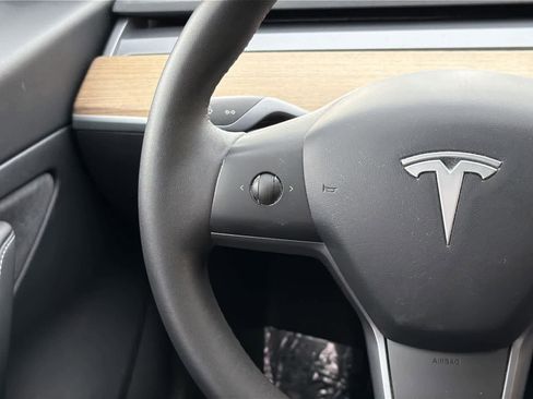 Used 2020 Tesla Model 3 Standard Range Plus image 12