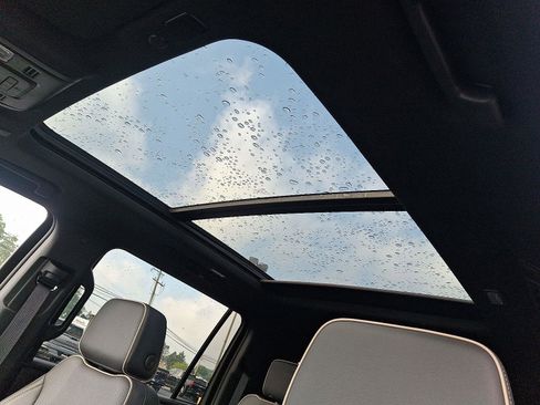 Used 2024 Chevrolet Suburban Premier w/ Premium Package image 15