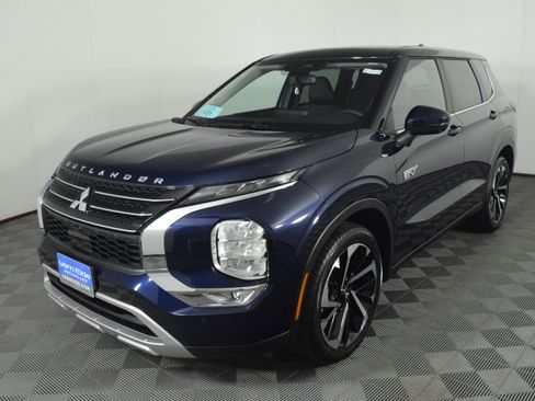 Used 2025 Mitsubishi Outlander SE image 10