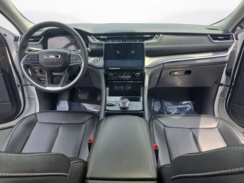 Certified 2023 Jeep Grand Cherokee Limited AWD/4WD image 9