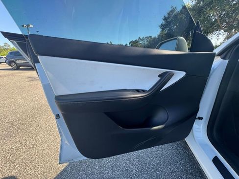 Used 2022 Tesla Model Y Performance image 21