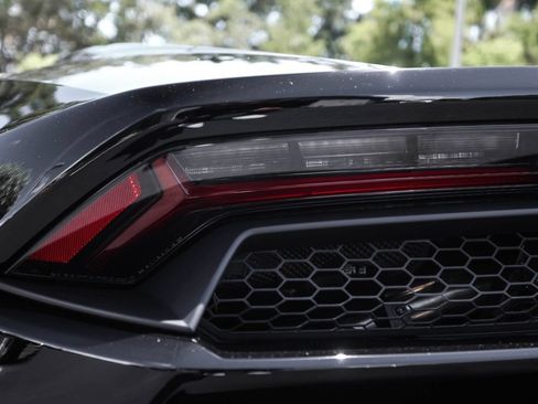 Used 2020 Lamborghini Huracan EVO RWD image 22