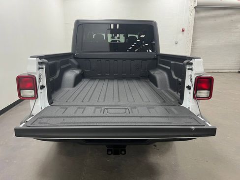 New 2025 Jeep Gladiator Sport AWD/4WD image 16