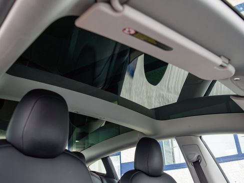 Used 2021 Tesla Model 3 Long Range image 29