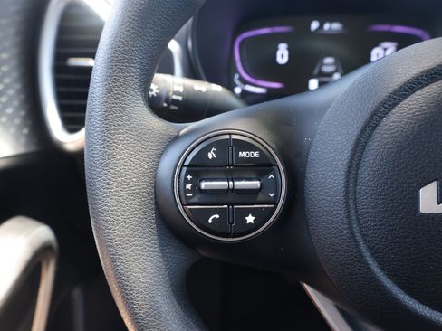 Used 2024 Kia Soul LX FWD image 13