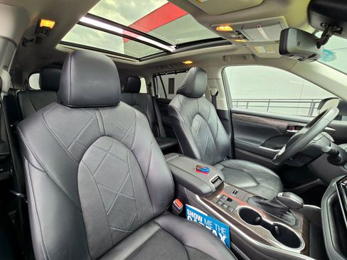 Used 2023 Toyota Highlander Platinum image 60