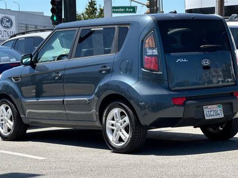 Used 2011 Kia Soul + w/ Audio Pkg FWD image 5
