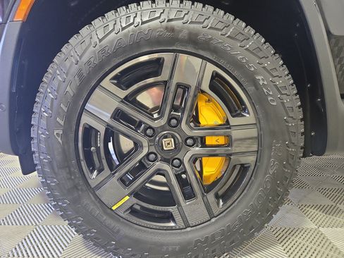 Used 2024 Rivian R1S Adventure AWD/4WD image 9