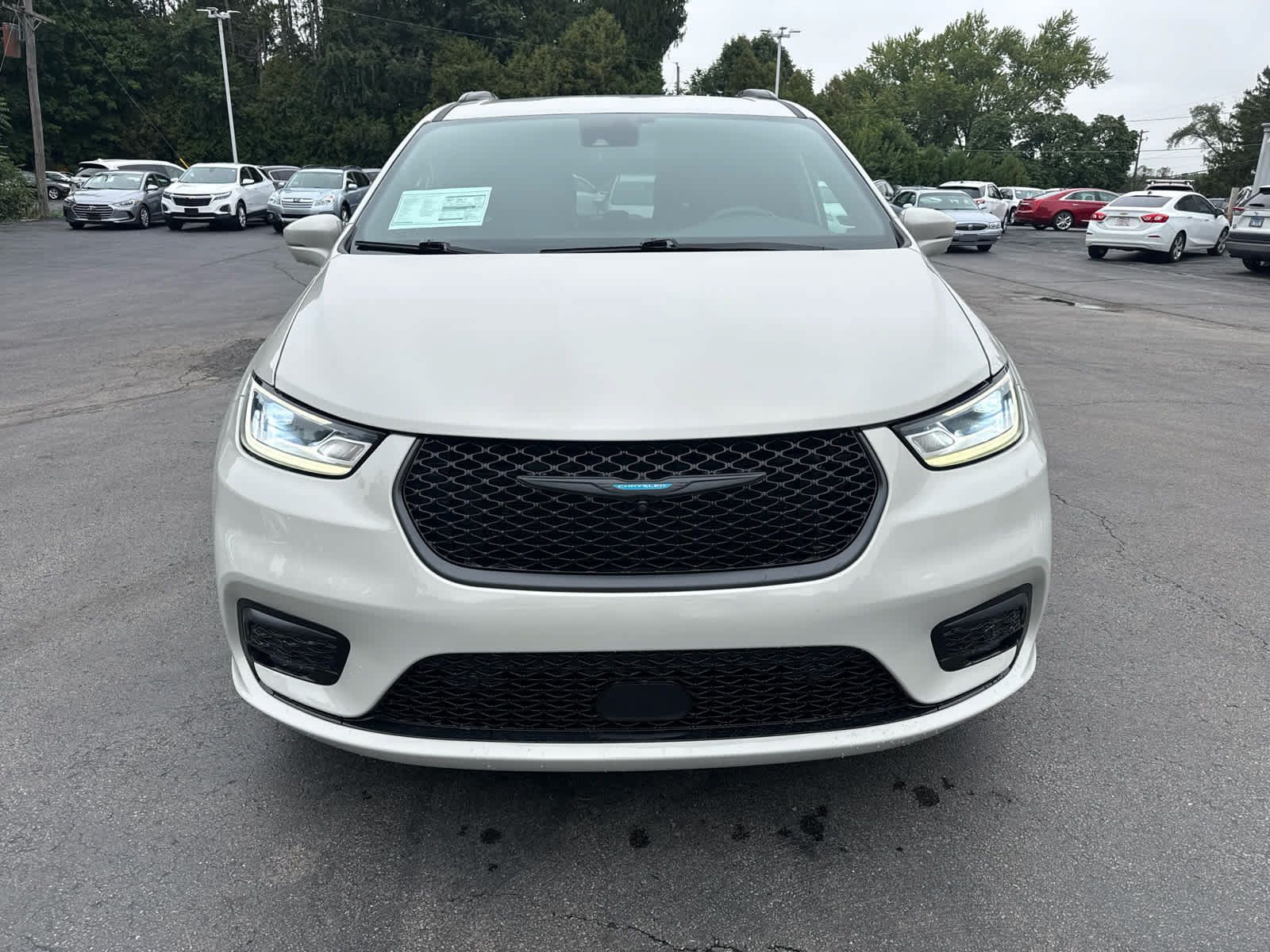 Used 2021 Chrysler Pacifica Limited w/ Premium & Safety Sphere Group FWD image 8