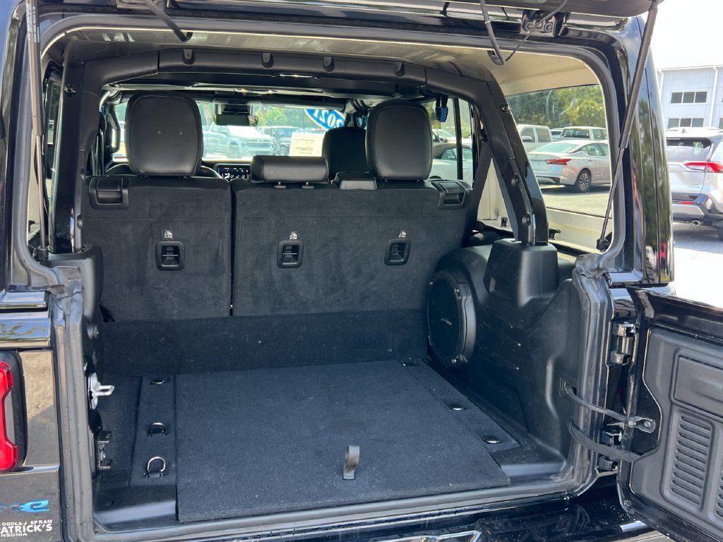 Used 2021 Jeep Wrangler Unlimited Sahara AWD/4WD image 12