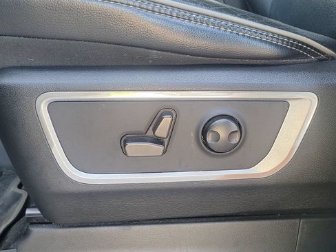 Used 2022 RAM 1500 Laramie AWD/4WD image 15