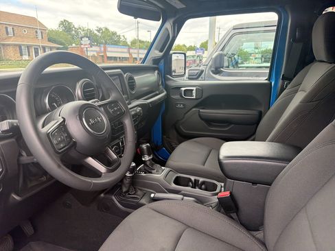 Used 2023 Jeep Wrangler Unlimited w/ Convenience Group AWD/4WD image 17