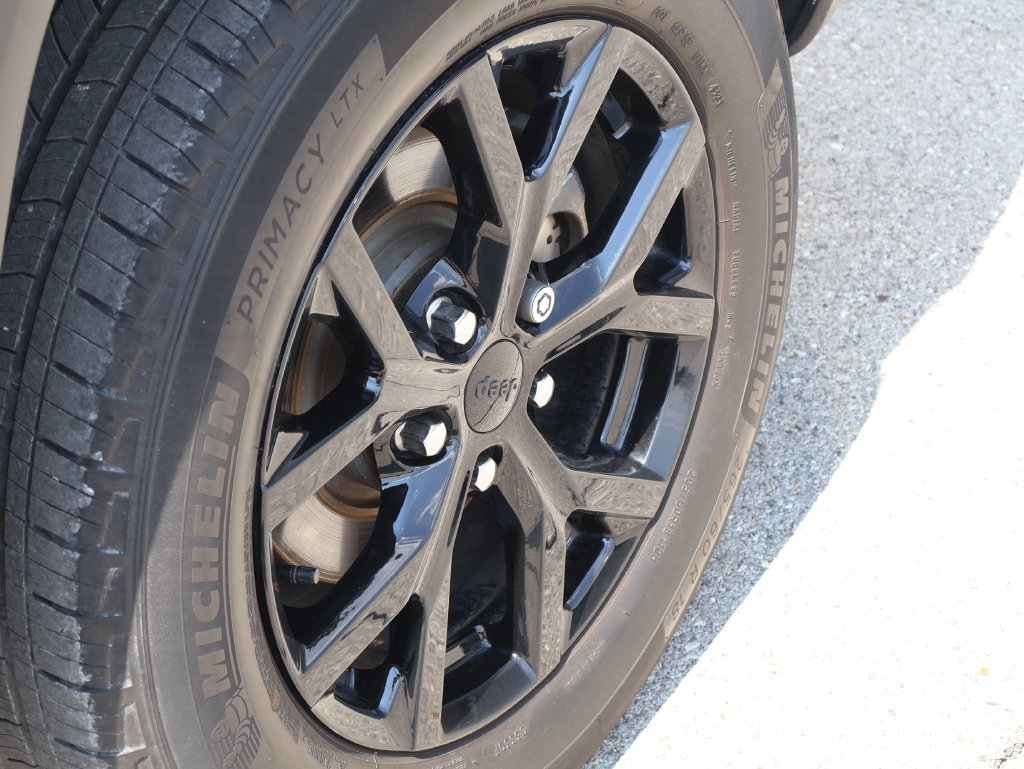 Used 2024 Jeep Grand Cherokee Altitude AWD/4WD image 40