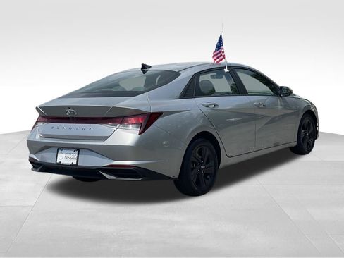 Used 2023 Hyundai Elantra SEL image 4