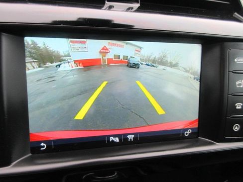 Used 2017 Jaguar XE Premium image 33