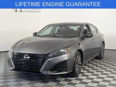 Used 2025 Nissan Altima 2.5 SV FWD image 4