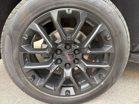 Used 2023 GMC Yukon Denali image 13