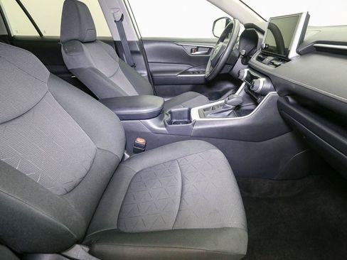 Used 2025 Toyota RAV4 XLE AWD/4WD image 16
