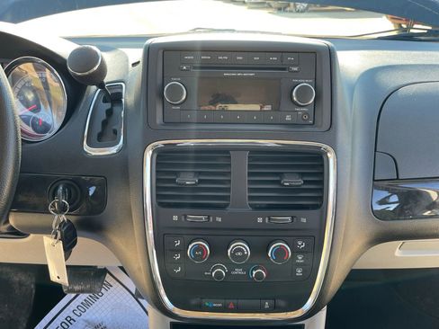 Used 2012 Dodge Grand Caravan SXT image 18