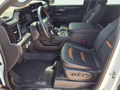 Used 2025 GMC Sierra 1500 AT4 w/ AT4 Premium Package AWD/4WD image 18