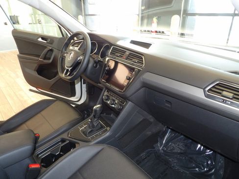Used 2020 Volkswagen Tiguan SE image 13