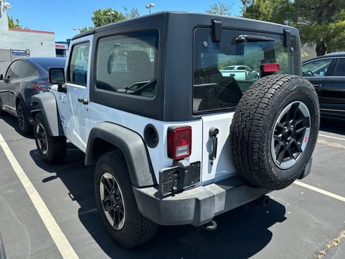 Used 2016 Jeep Wrangler Sport w/ Connectivity Group AWD/4WD image 4