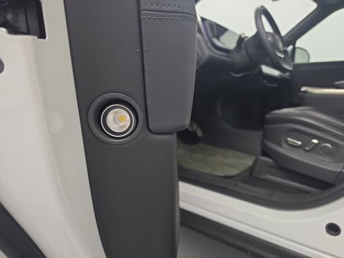 Used 2024 Rivian R1S Adventure AWD/4WD image 32