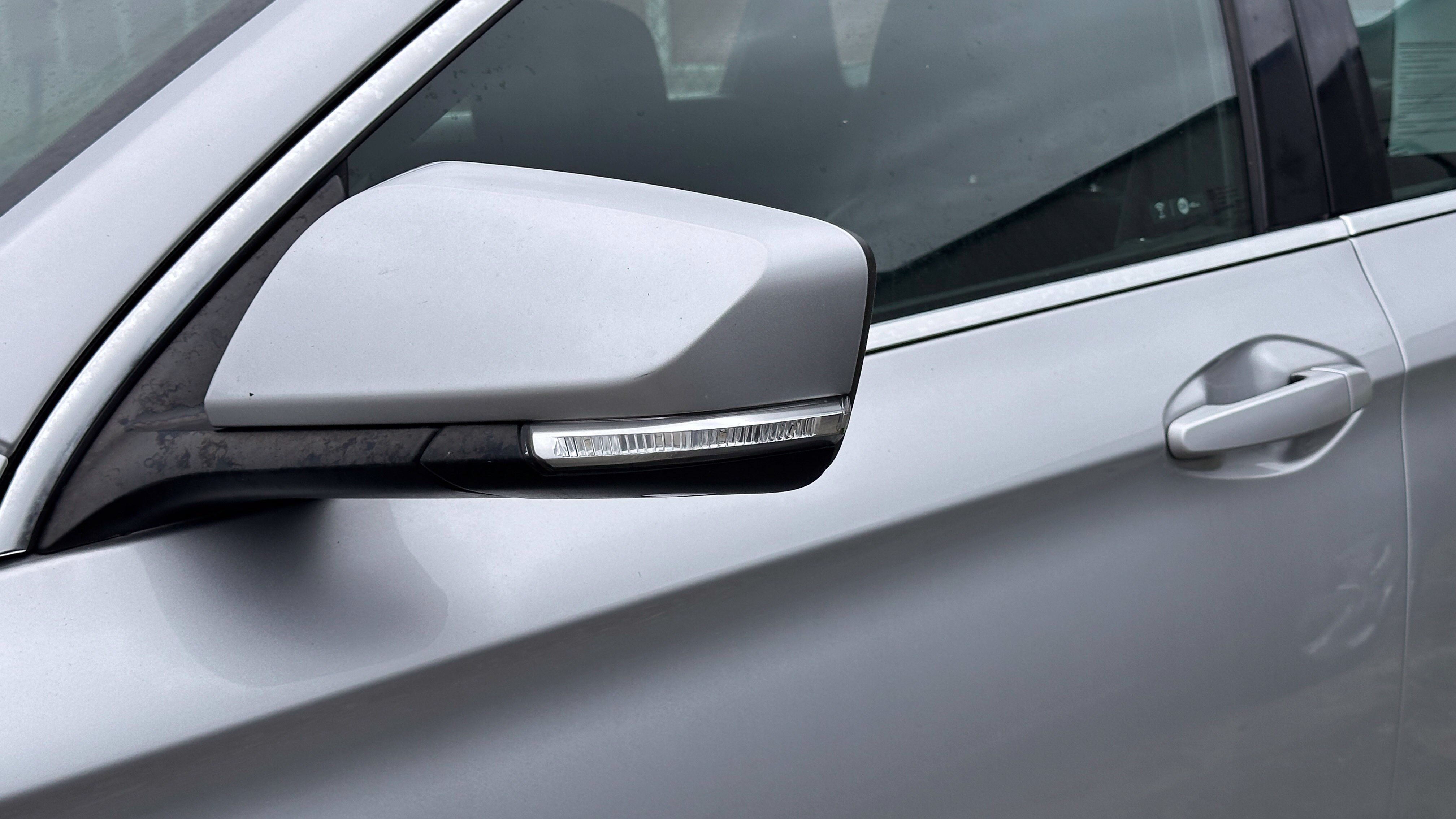 Used 2017 Chevrolet Impala LT FWD image 2